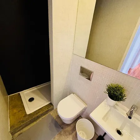 Hostel Luxury Rooms, Location For Tourists Lissabon